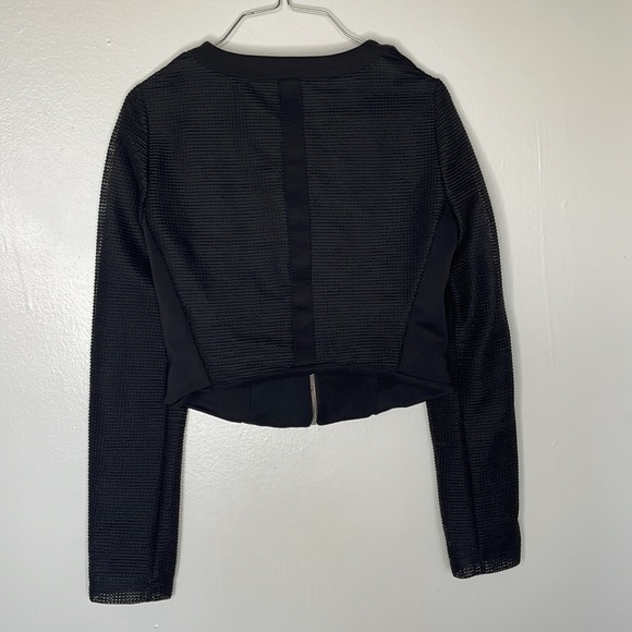 Guess By Los Angeles Black Mesh Ripple Cropped Jacket In Size Small - Picture 2 of 5